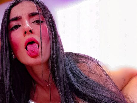 PAULA VARGAS star exclusive image