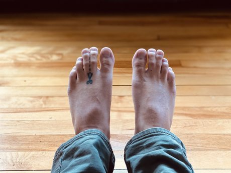 Cutonthedottedline model nice images