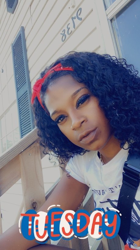 PB2477 nude star image