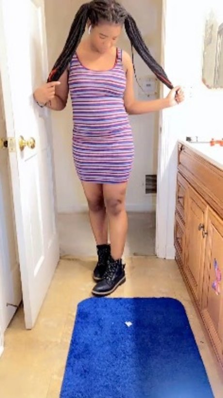 Ashanti Harris star sexy pics