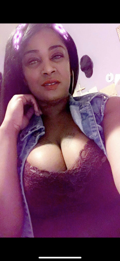 Prettyoneinmil pornstar exclusive images