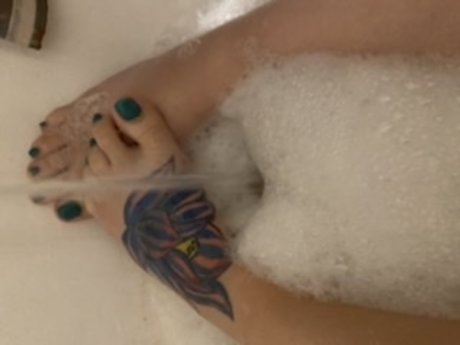 Reesa sexy model pic