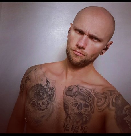 Martinjohaha model naked picture