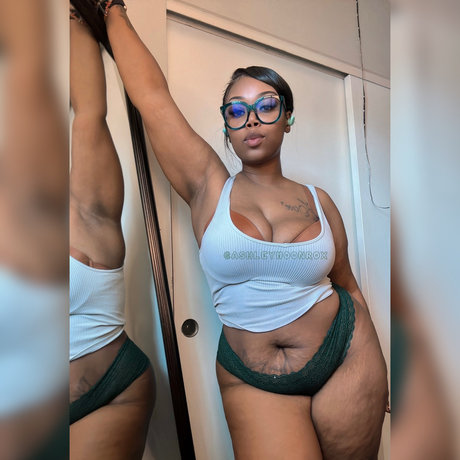 Ashley Moonrox_ model best photo