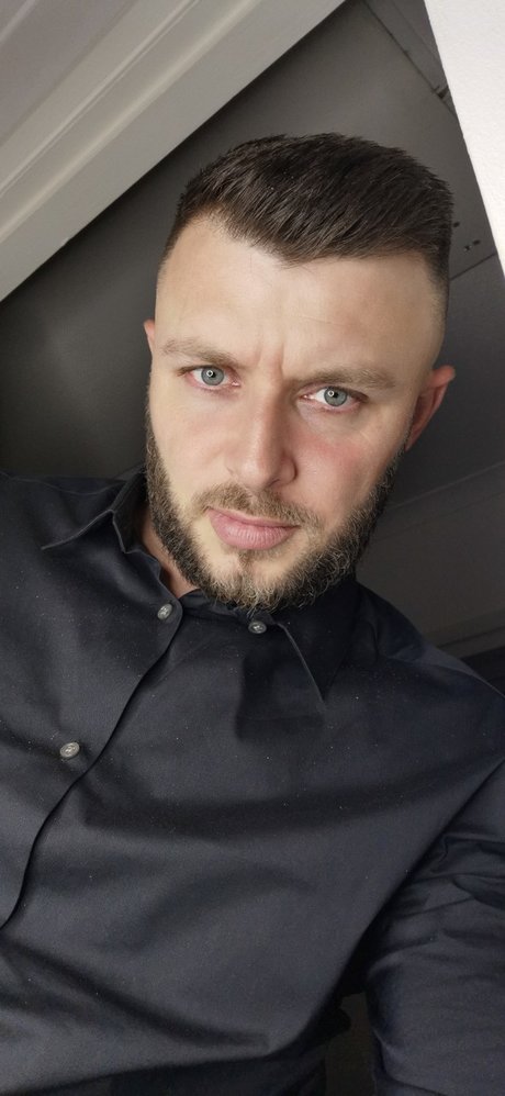 Jake Johnson exclusive star photos