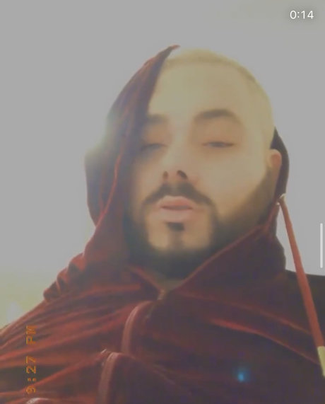 Thee Bearded Witch pornstar top picture