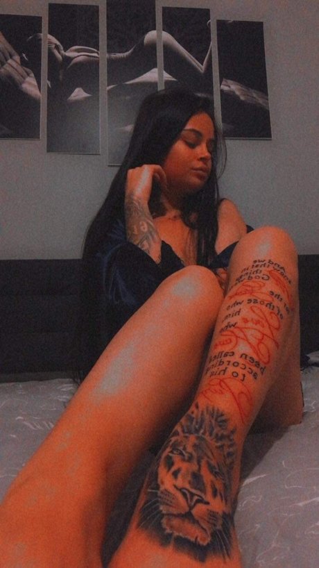 Medeea model exclusive photos