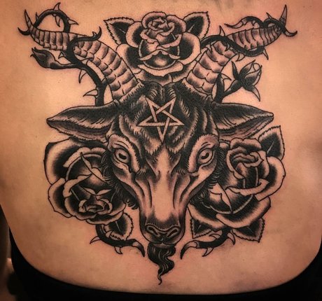 Mae Col model nude pic