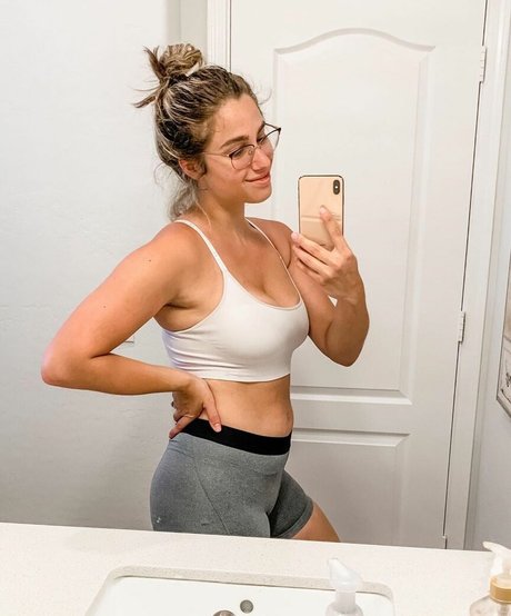 HayliNic model beautiful images