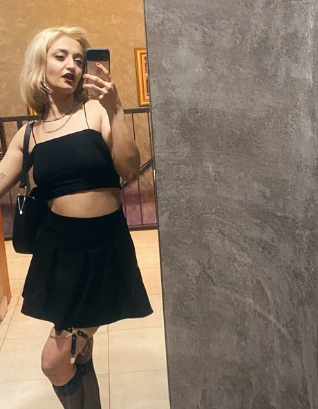 Celine Cinnamon erotic star images