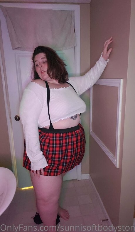 sunnisoftbodystoner erotic pornstar image