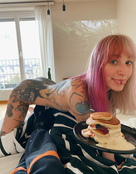 Mrs Nice star adult img