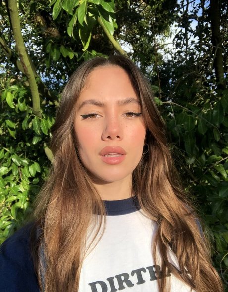 Saoirse Alicia Behzadi exclusive actress gallery