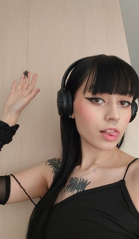 nefer titi xxx nudes model picture