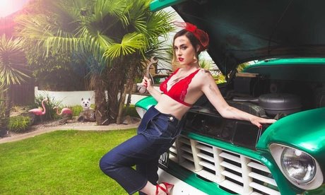 Rose And Rosie sexy model pic