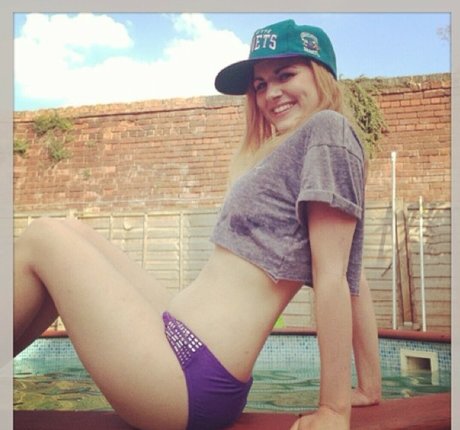 Rose And Rosie naked model pic