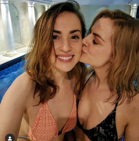 Rose And Rosie nice pornstar photos
