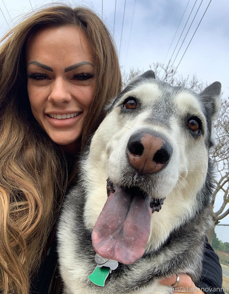 ailadonovannn sexy model image