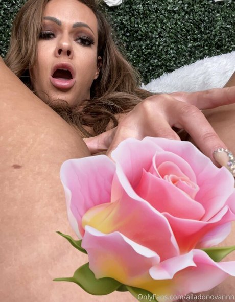 ailadonovannn sex model picture