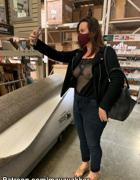 Maya Vakker pretty actress pics