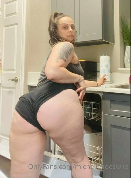 michellegoeswild nude model pic
