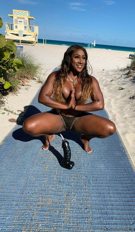 Chanya The Body free pornstar photos