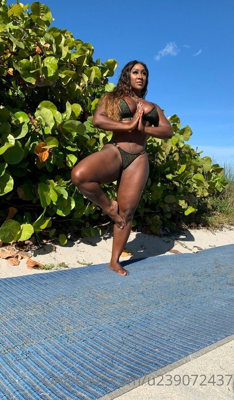 Chanya The Body star images