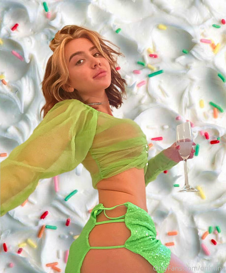 sooofina model pornographic pic