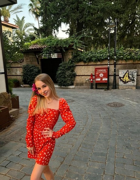 raychel kiss model hot pics