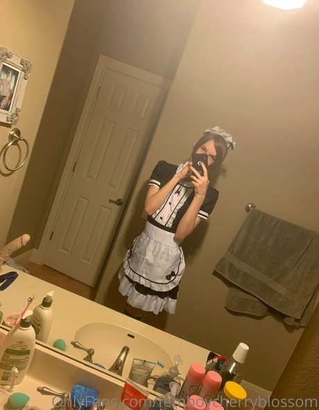 femboycherryblossom profile pic