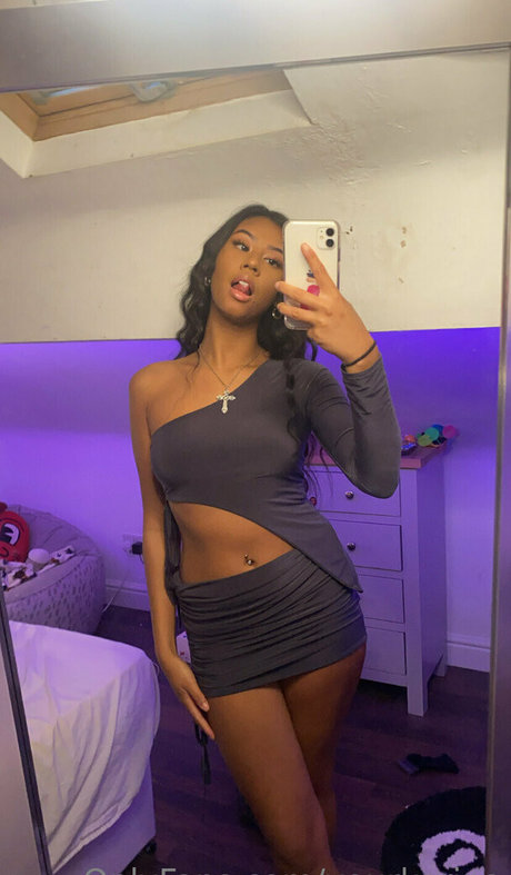 Yourkarina pornstar naked pics