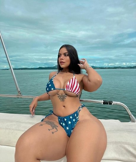 Grace Bon naked model images