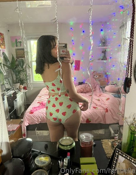 helloella star adult pic