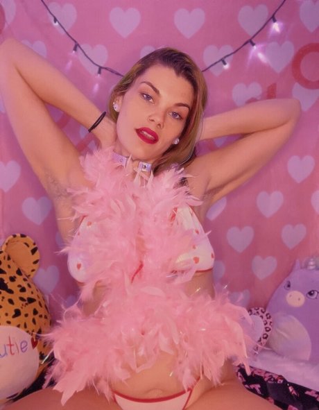 helloella xxx actress pic