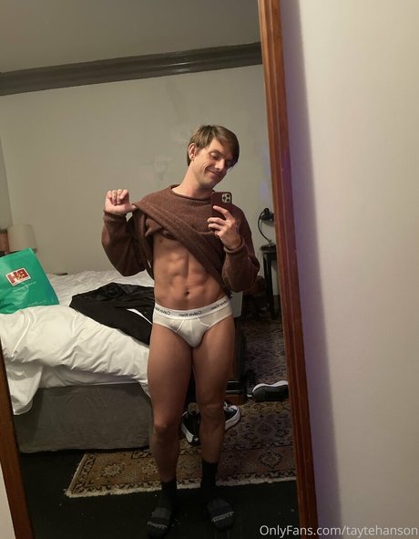 taytehanson pretty actress photo