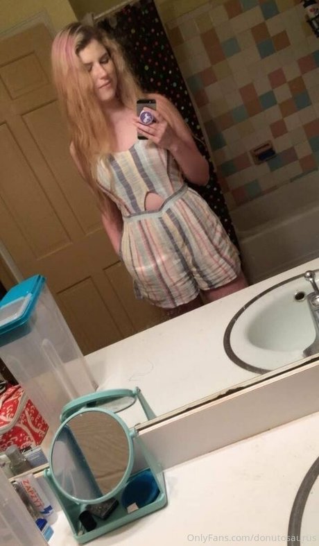 donutosaurus nude star pic