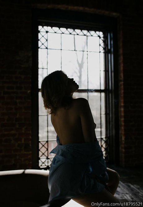 Dianaholiday nudes star img