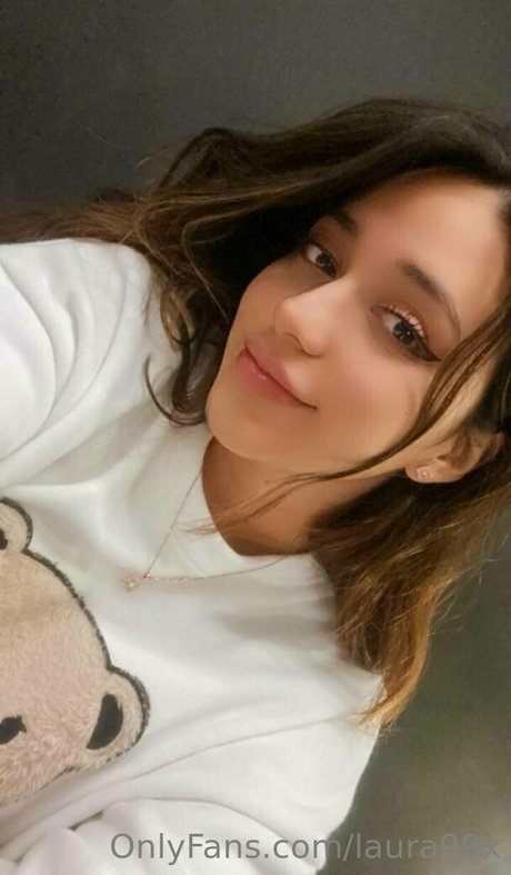 laura99x beautiful actress img