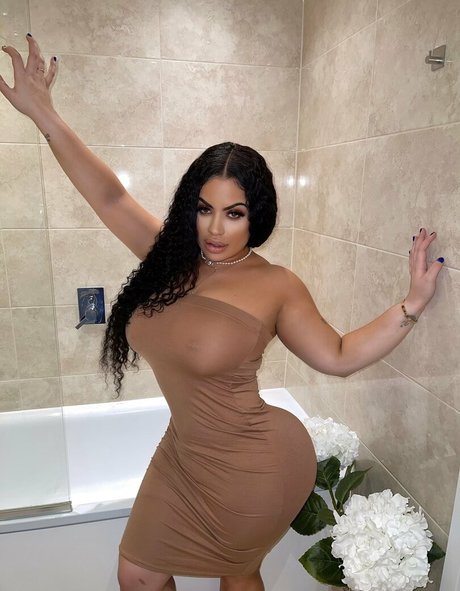 lissaaires nude model pics