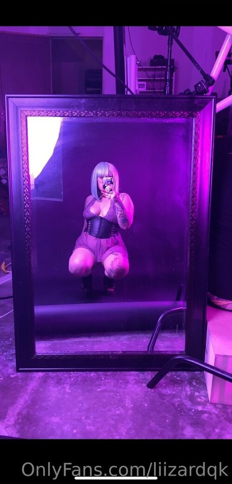 liizardqk nude model image