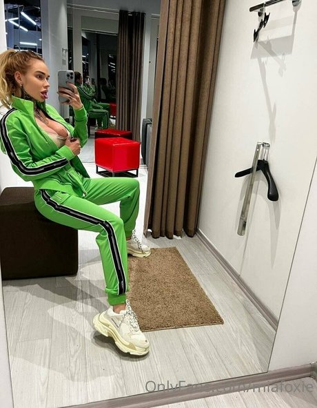 miafoxie sex pornstar photo