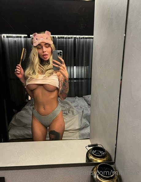 miafoxie erotic actress archive