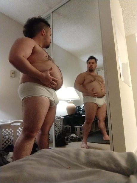 Donovan that Bulky Asian Gainer sexy star pic