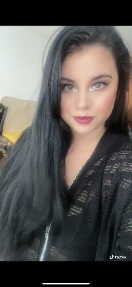 Caroline dawn model nude photo