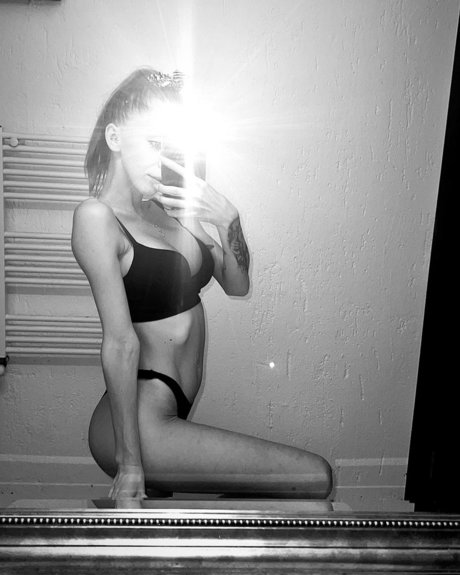 Jessyxx FREE naked pornstar img