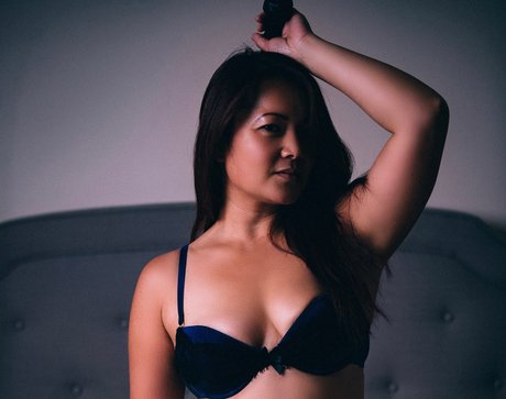 Dee It Yi hot pornstar img