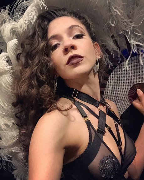 Violet on the Rocks model nude picture