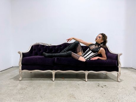 Violet on the Rocks porn star photo