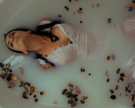 MJK star pornographic photos