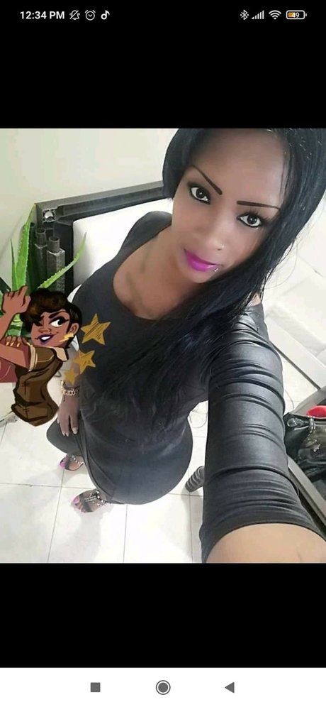 Monycams2 model naked photo